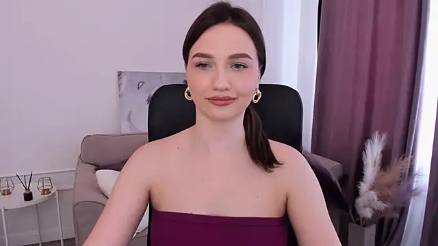 Snapshot of GracefulLook chatting on 5, 3, 2025 GracefulLook online show from 5, 3, 2025