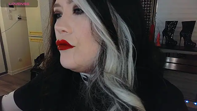 Snapshot of wickedxqueen chatting on 15, 4, 2026 wickedxqueen online show from 15, 4, 2026