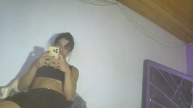 Snapshot of roxana_collins chatting on 21, 10, 2025 roxana collins online show from 21, 10, 2025