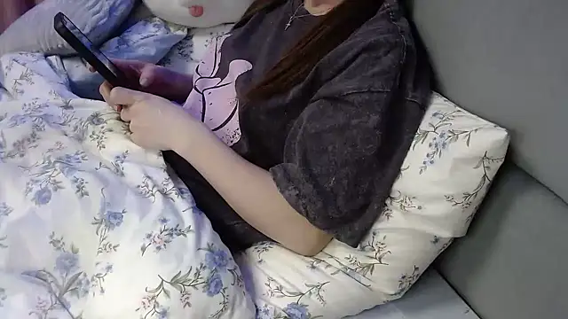 Snapshot of Viktoriiya_bald chatting on 8, 3, 2025 Viktoriiya bald online show from 8, 3, 2025