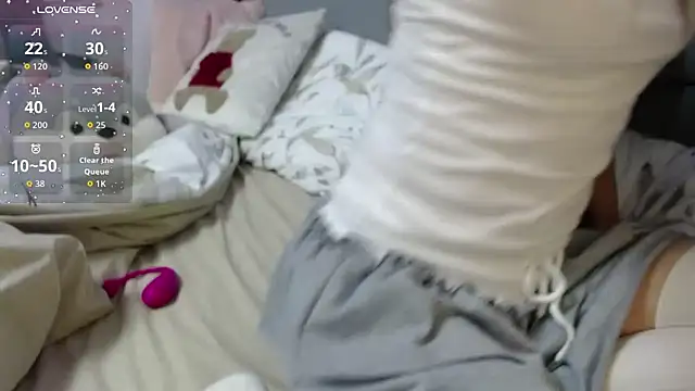 Snapshot of Viktoriiya_bald chatting on 28, 11, 2025 Viktoriiya bald online show from 28, 11, 2025