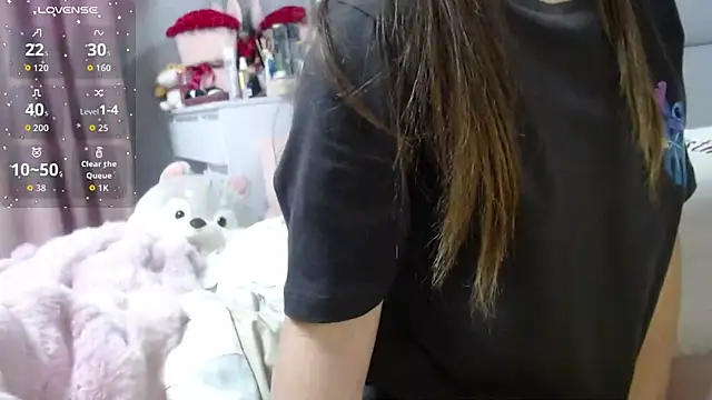 Snapshot of Viktoriiya_bald chatting on 3, 12, 2025 Viktoriiya bald online show from 3, 12, 2025