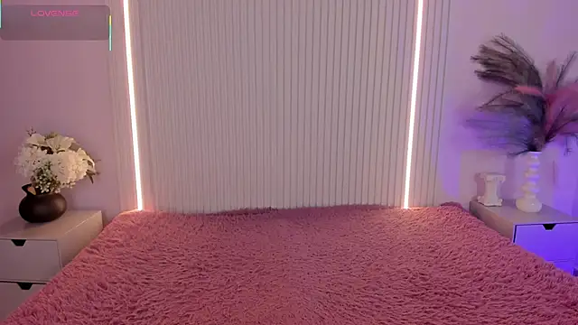 EmilyEvans7 online show from 7, 3, 2026