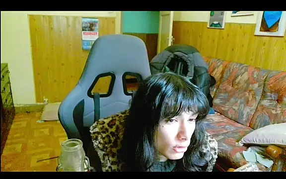 Snapshot of calliemaggotbone chatting on 18, 12, 2025 calliemaggotbone online show from 18, 12, 2025