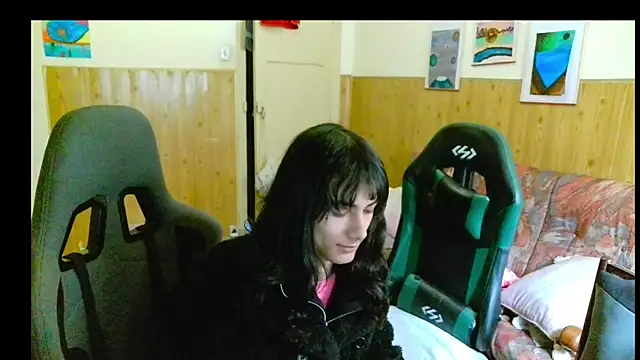 Snapshot of calliemaggotbone chatting on 22, 12, 2025 calliemaggotbone online show from 22, 12, 2025