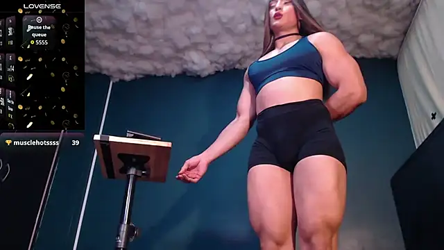 Layla miss online show from 10, 9, 2025