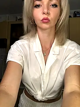 Snapshot of Kristina03 chatting on 21, 10, 2025 Kristina03 online show from 21, 10, 2025