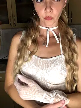 Snapshot of Kristina03 chatting on 1, 11, 2025 Kristina03 online show from 1, 11, 2025