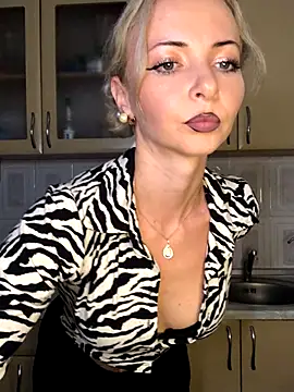 Snapshot of Kristina03 chatting on 4, 11, 2025 Kristina03 online show from 4, 11, 2025