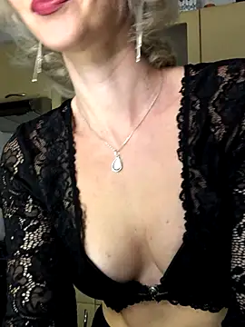 Snapshot of Kristina03 chatting on 20, 11, 2025 Kristina03 online show from 20, 11, 2025