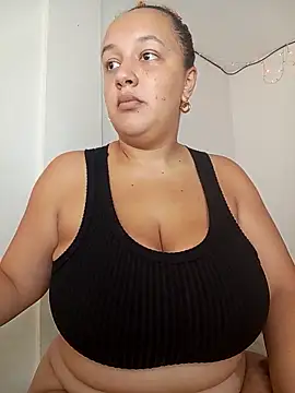 Snapshot of Miss-boobs chatting on 8, 3, 2025 Miss-boobs online show from 8, 3, 2025