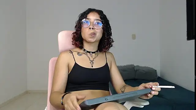 Snapshot of Putaku_San chatting on 30, 12, 2024 Putaku San online show from 30, 12, 2024