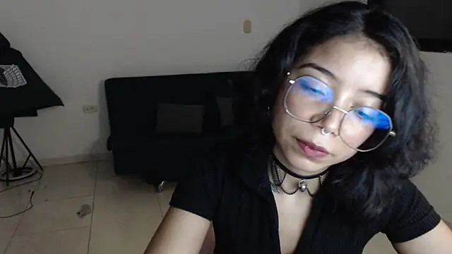 Snapshot of Putaku_San chatting on 19, 11, 2025 Putaku San online show from 19, 11, 2025