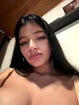 Snapshot of AgathaGeorgiou chatting on 8, 10, 2025 AgathaGeorgiou online show from 8, 10, 2025