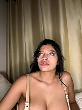 Snapshot of AgathaGeorgiou chatting on 9, 10, 2025 AgathaGeorgiou online show from 9, 10, 2025