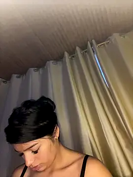 Snapshot of AgathaGeorgiou chatting on 24, 11, 2025 AgathaGeorgiou online show from 24, 11, 2025