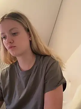 Snapshot of mariemelissah chatting on 11, 3, 2025 mariemelissah online show from 11, 3, 2025