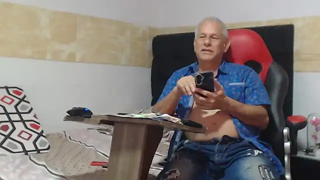 Snapshot of VALENTINO1983_ chatting on 10, 10, 2025 VALENTINO1983 online show from 10, 10, 2025