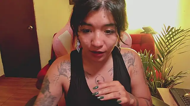 Snapshot of annie_walker6 chatting on 4, 1, 2025 annie walker6 online show from 4, 1, 2025