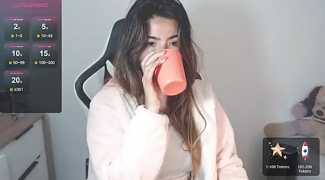 Snapshot of alice_middlee chatting on 27, 1, 2025 alice middlee online show from 27, 1, 2025