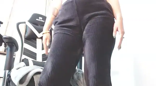 Snapshot of alice_middlee chatting on 31, 1, 2025 alice middlee online show from 31, 1, 2025