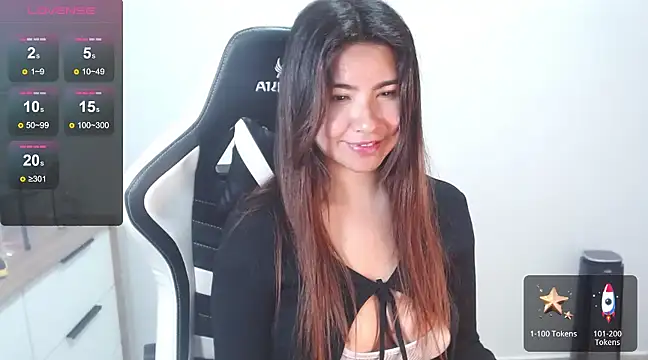 Snapshot of alice_middlee chatting on 11, 2, 2025 alice middlee online show from 11, 2, 2025