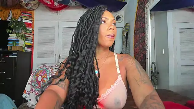 Snapshot of ElizaGrey_ chatting on 28, 10, 2025 ElizaGrey  online show from 28, 10, 2025