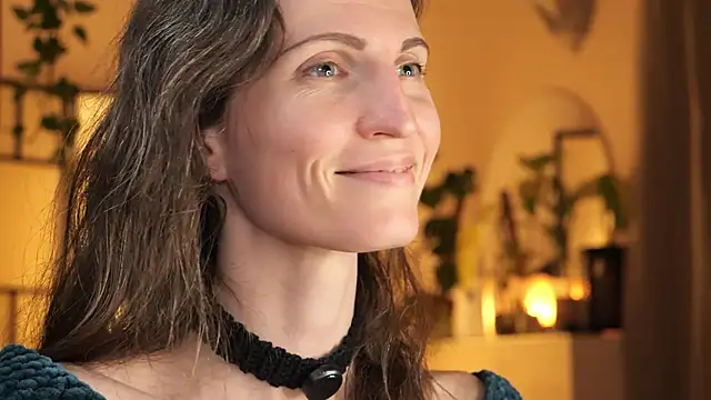 yulladao online show from 8, 11, 2025