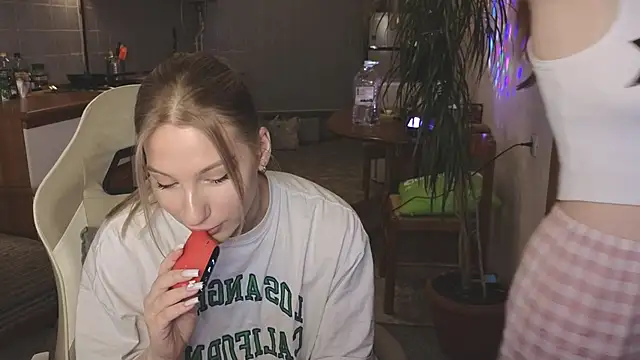 MiaKeler online show from 6, 3, 2025