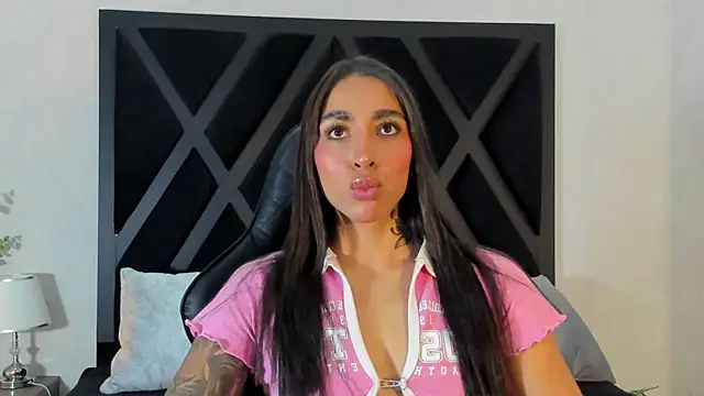 Snapshot of KAYLA_BATISTA chatting on 1, 7, 2026 KAYLA BATISTA online show from 1, 7, 2026