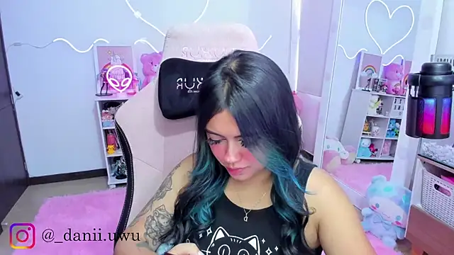 CuteDani  online show from 9, 2, 2026