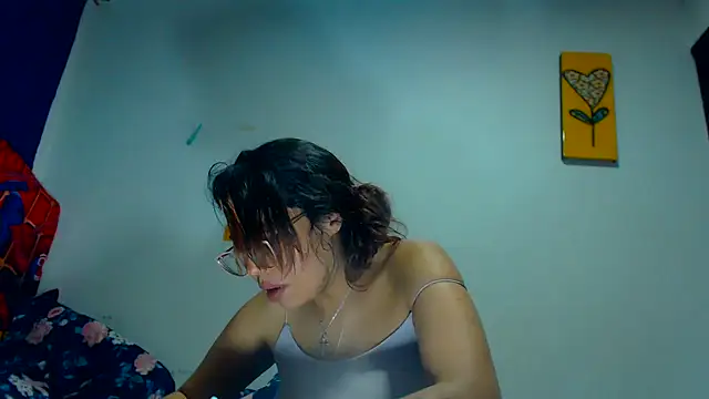 AmaraRoberts420 online show from 6, 12, 2024