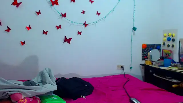 AmaraRoberts420 online show from 8, 1, 2025