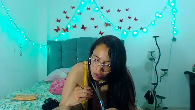 AmaraRoberts420 online show from 3, 2, 2025