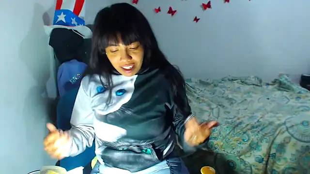 AmaraRoberts420 online show from 1, 10, 2025