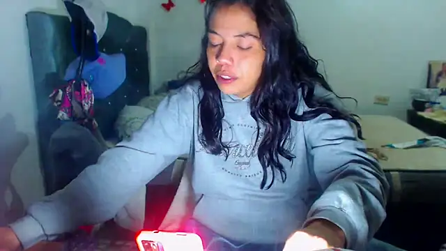 AmaraRoberts420 online show from 19, 11, 2025