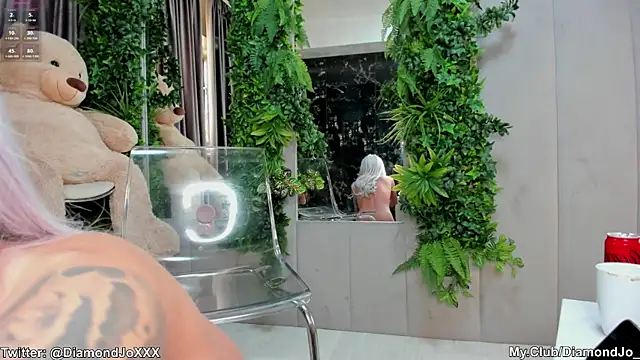 Snapshot of DiamondJo_ chatting on 28, 1, 2025 DiamondJo online show from 28, 1, 2025