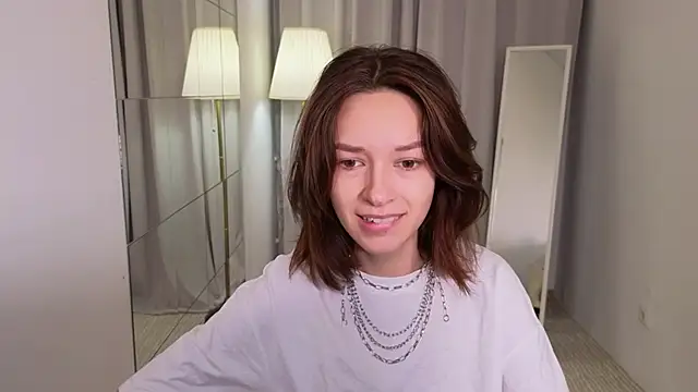 Snapshot of VivianLy_ chatting on 20, 12, 2024 VivianLy online show from 20, 12, 2024