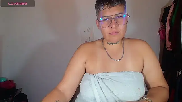 Yessi rousse online show from 8, 11, 2025