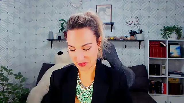 MillaXQueen online show from 25, 10, 2025