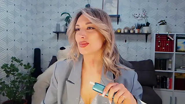 MillaXQueen online show from 7, 4, 2026