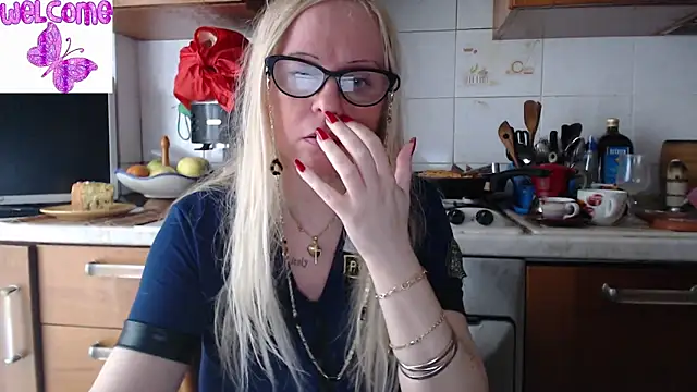 Snapshot of martachatte chatting on 10, 3, 2025 martachatte online show from 10, 3, 2025