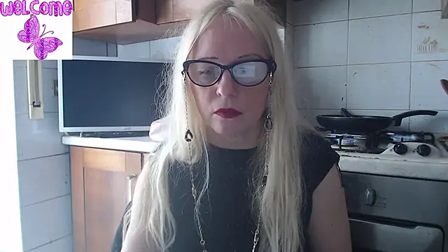 Snapshot of martachatte chatting on 13, 3, 2025 martachatte online show from 13, 3, 2025