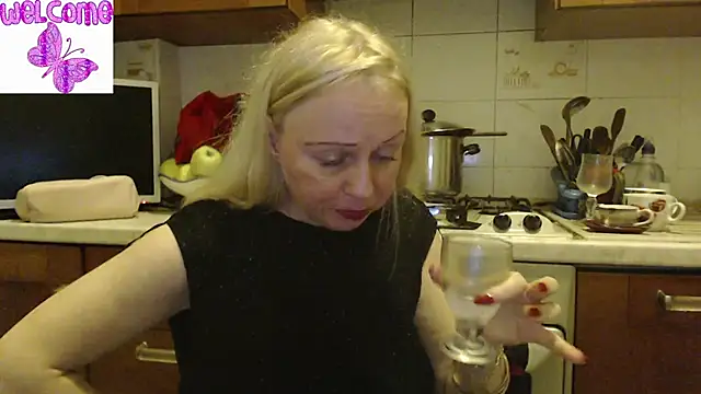 Snapshot of martachatte chatting on 13, 3, 2025 martachatte online show from 13, 3, 2025