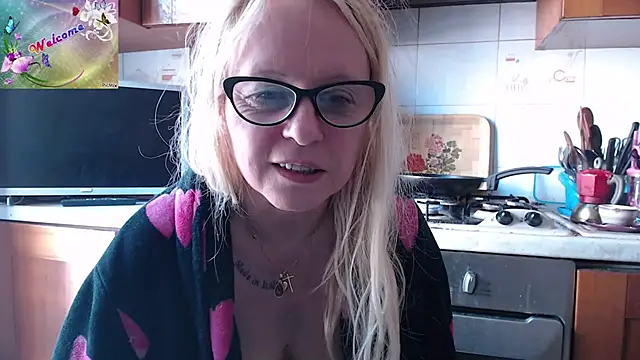 Snapshot of martachatte chatting on 15, 9, 2025 martachatte online show from 15, 9, 2025