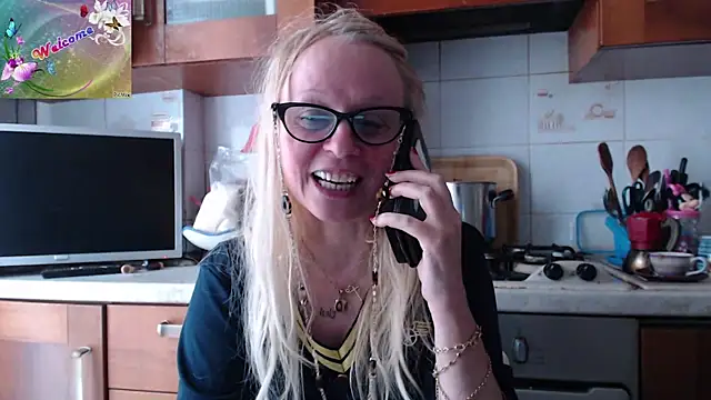 Snapshot of martachatte chatting on 22, 9, 2025 martachatte online show from 22, 9, 2025