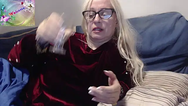 Snapshot of martachatte chatting on 11, 10, 2025 martachatte online show from 11, 10, 2025