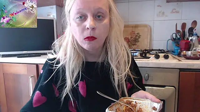 Snapshot of martachatte chatting on 25, 11, 2025 martachatte online show from 25, 11, 2025