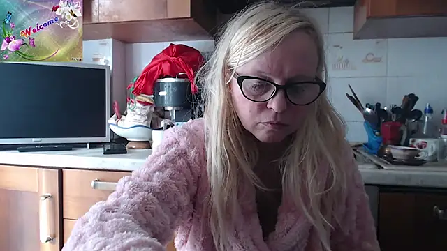 Snapshot of martachatte chatting on 2, 12, 2025 martachatte online show from 2, 12, 2025