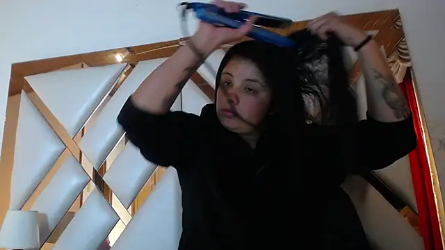 Snapshot of nathaly_low1 chatting on 21, 4, 2026 nathaly low1 online show from 21, 4, 2026